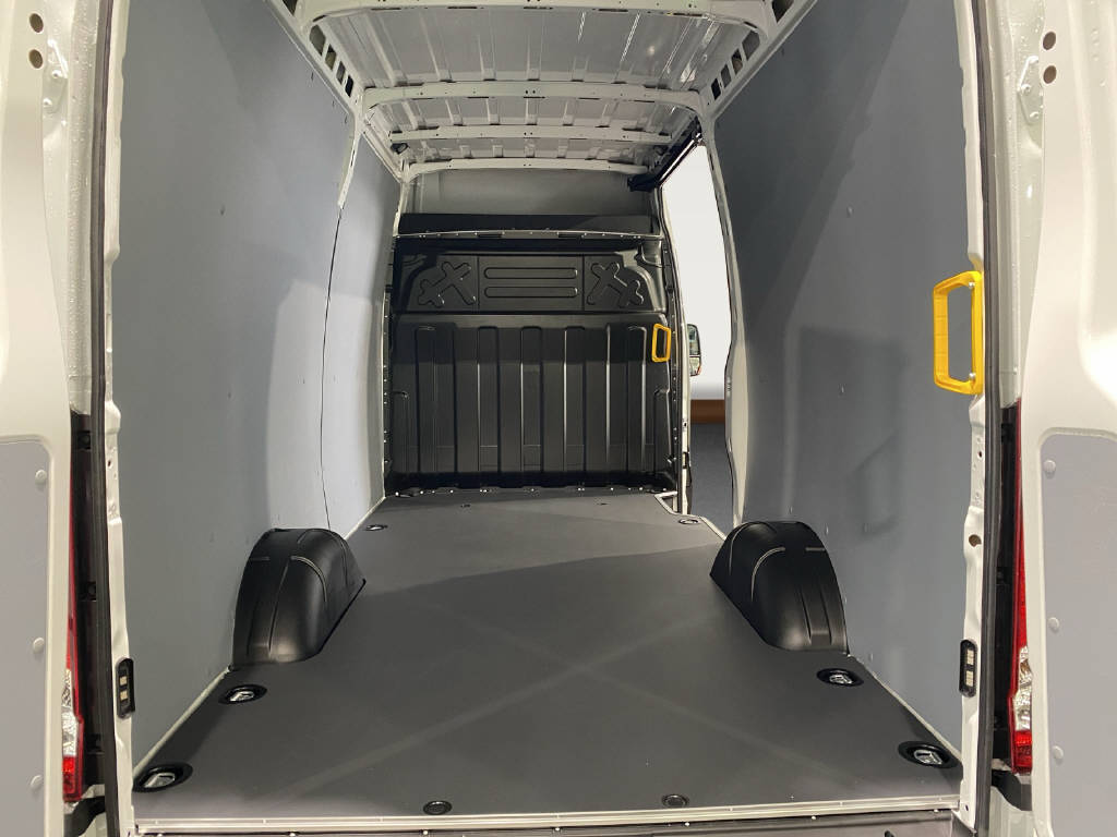 imho8269_2806301 vehicle image