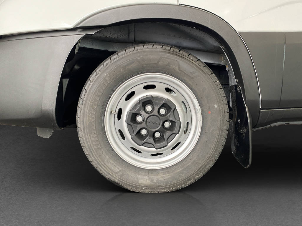 imho8269_2806301 vehicle image