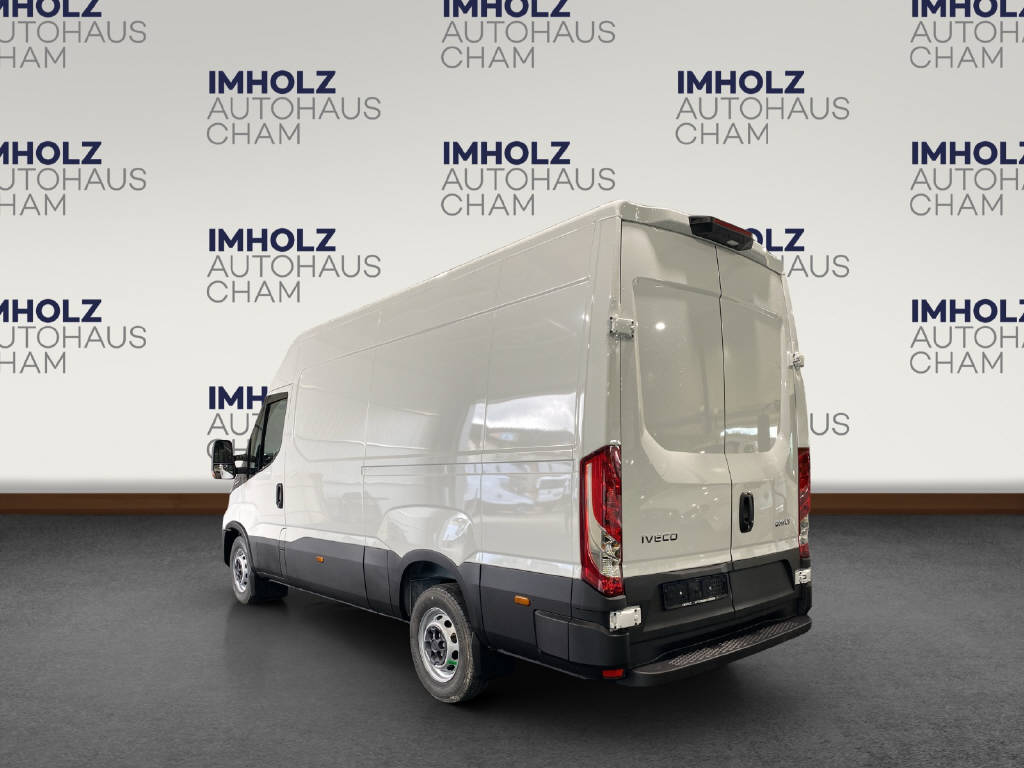 imho8269_2806301 vehicle image