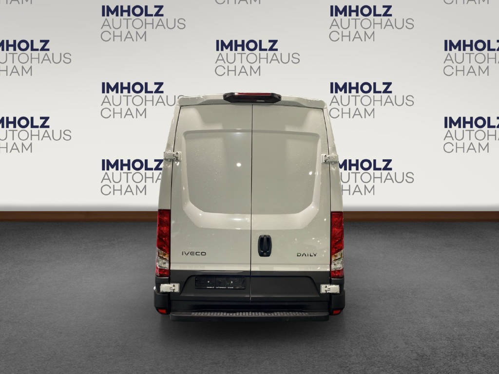 imho8269_2806301 vehicle image