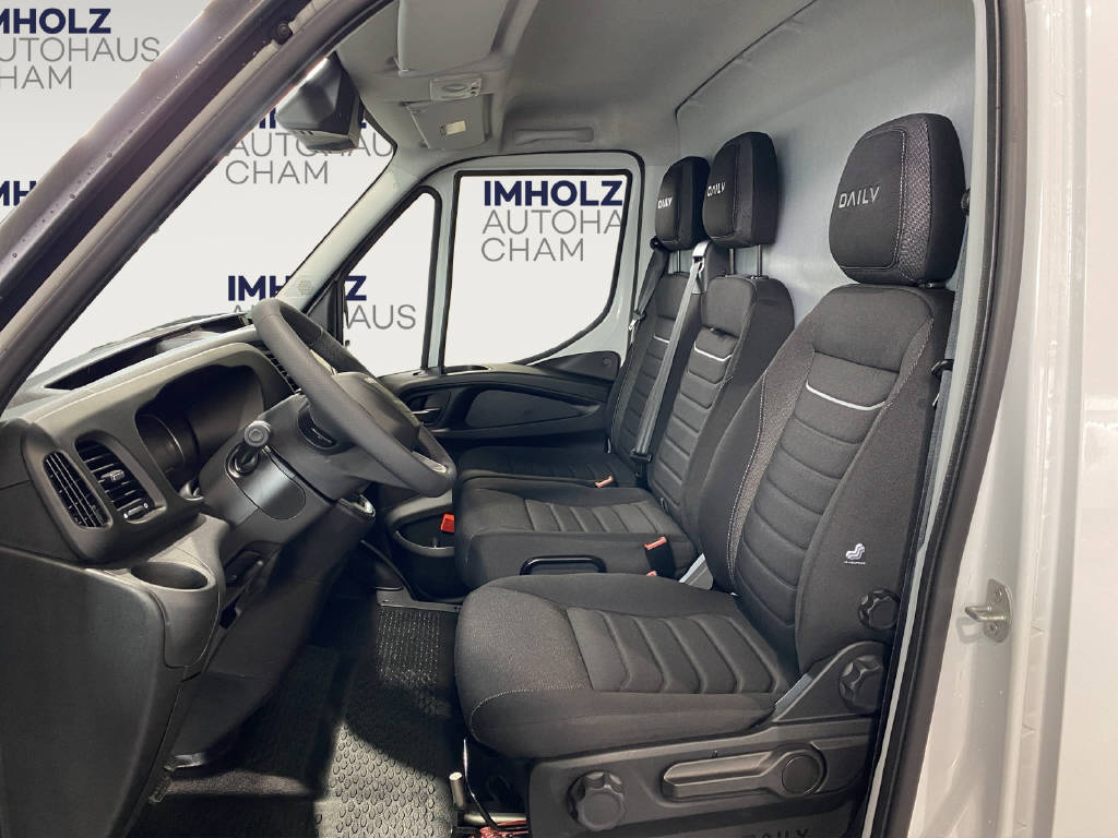 imho8269_2806301 vehicle image