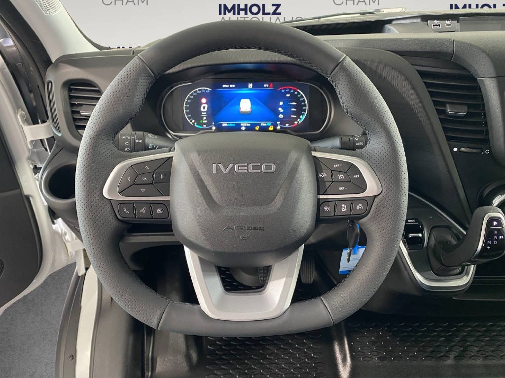 imho8269_2806303 vehicle image