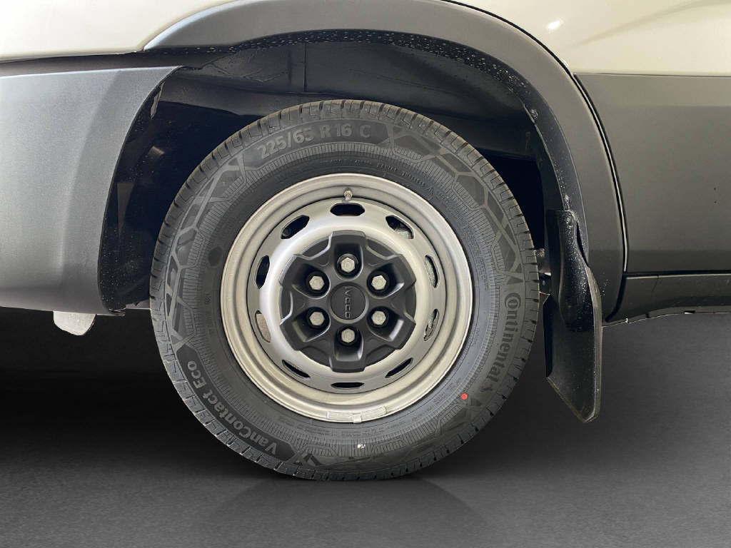 imho8269_2806303 vehicle image