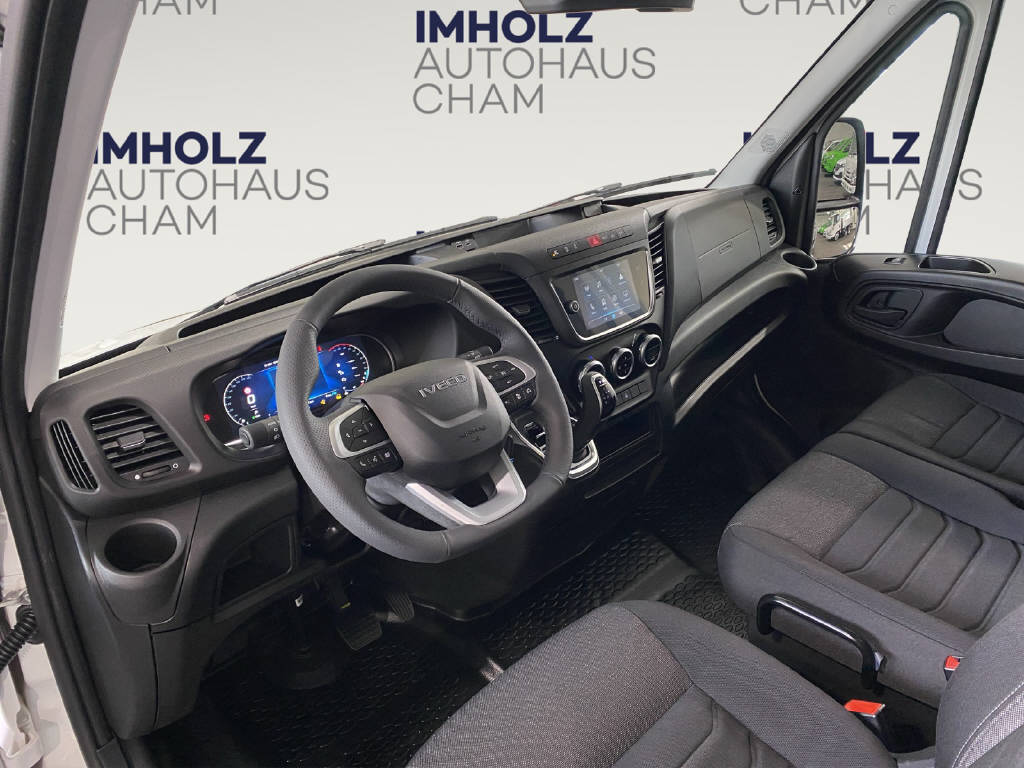 imho8269_2806303 vehicle image