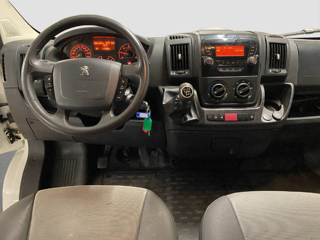 imho8269_2805745 vehicle image