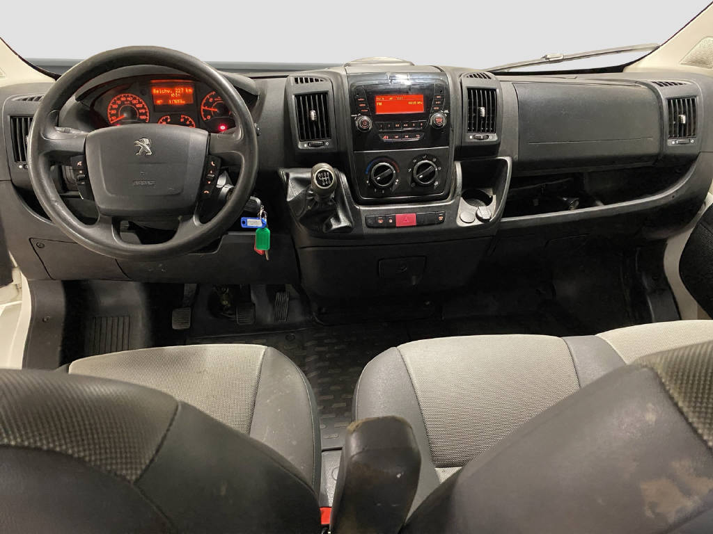 imho8269_2805745 vehicle image