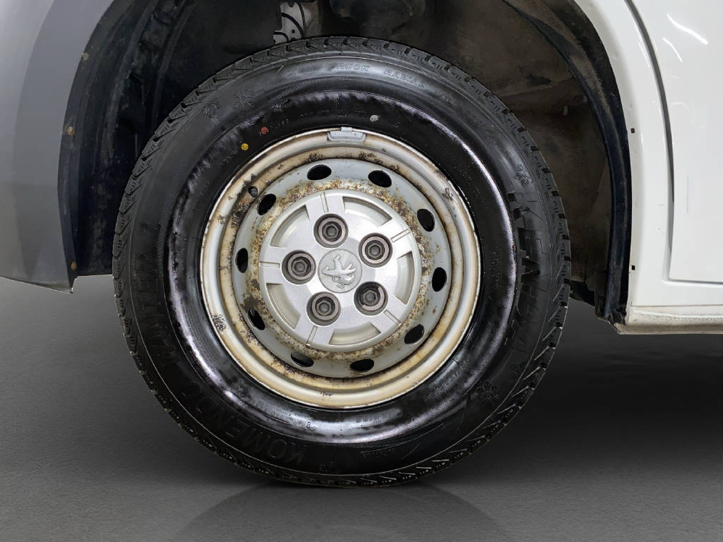 imho8269_2805745 vehicle image