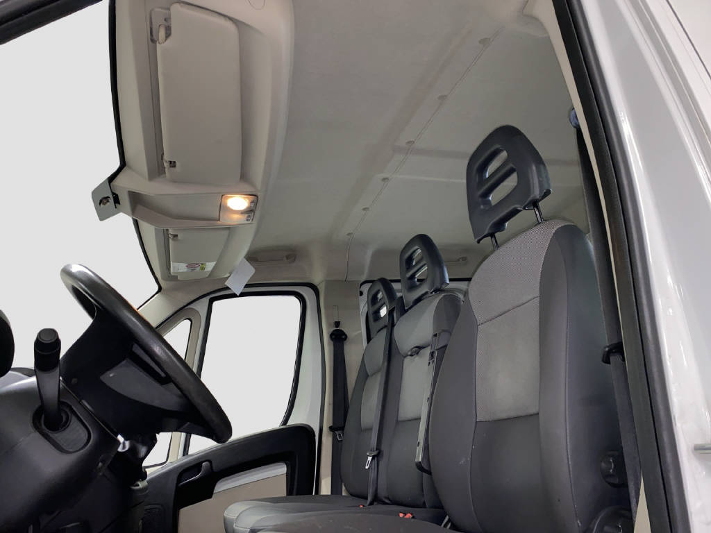 imho8269_2805745 vehicle image