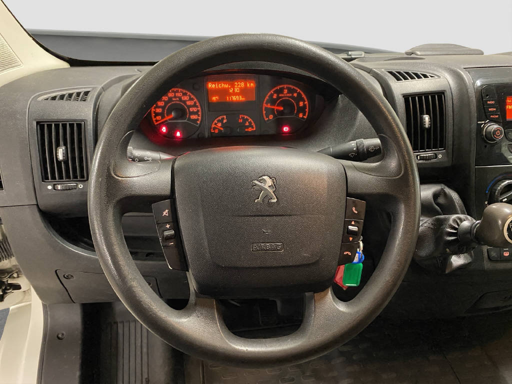 imho8269_2805745 vehicle image