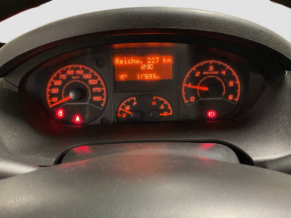 imho8269_2805745 vehicle image