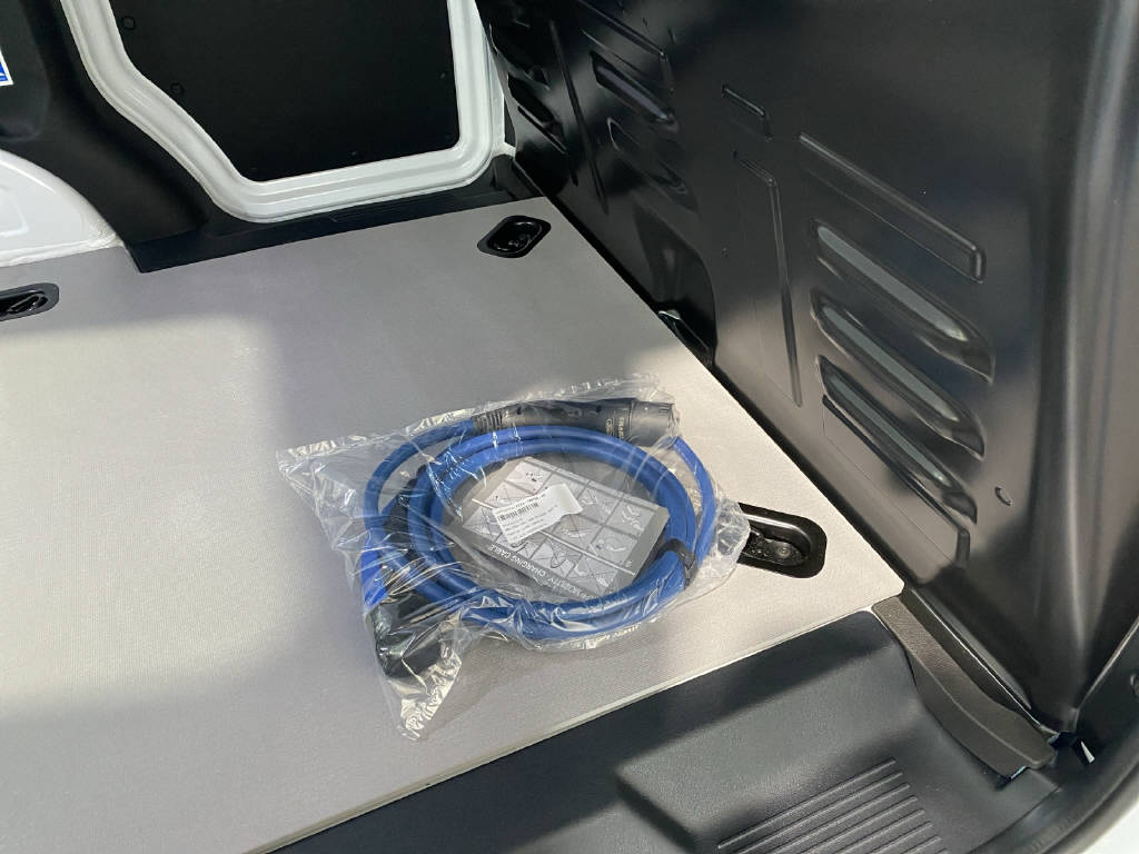 imho8269_2806307 vehicle image