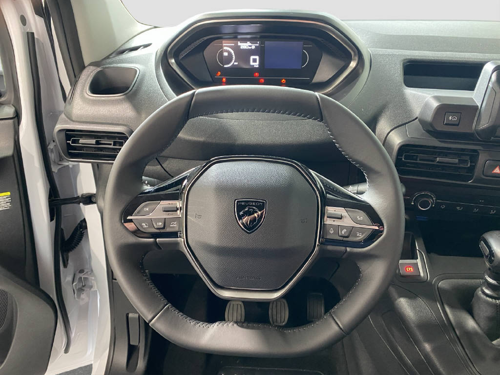 imho8269_2806308 vehicle image