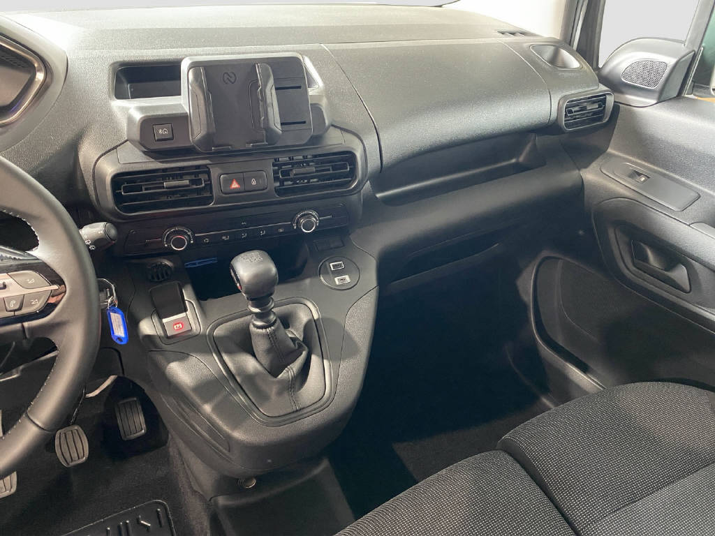 imho8269_2806308 vehicle image