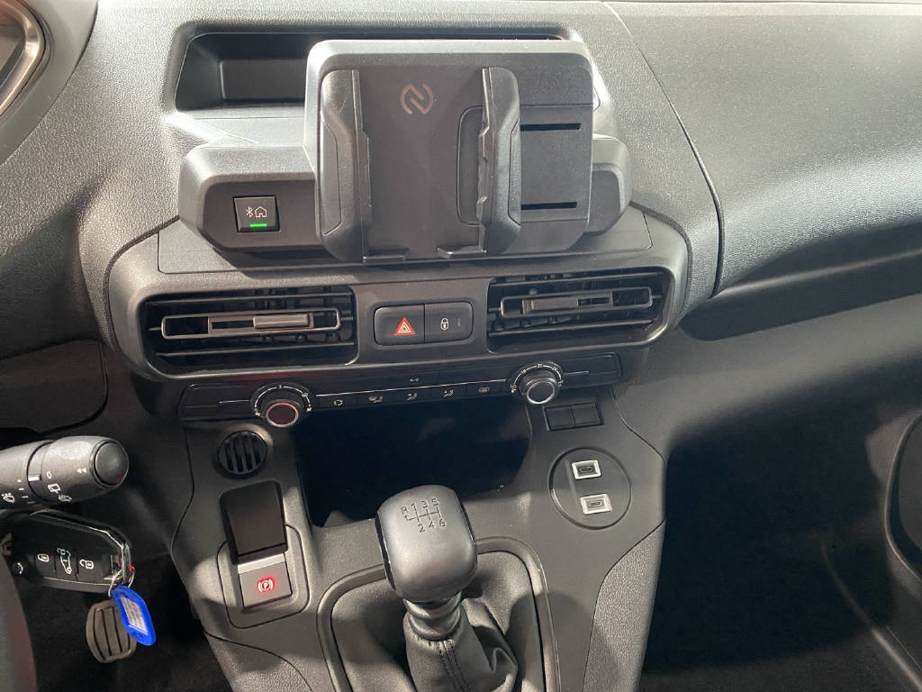 imho8269_2806308 vehicle image