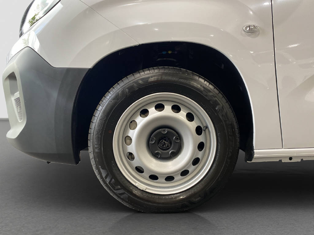 imho8269_2806308 vehicle image