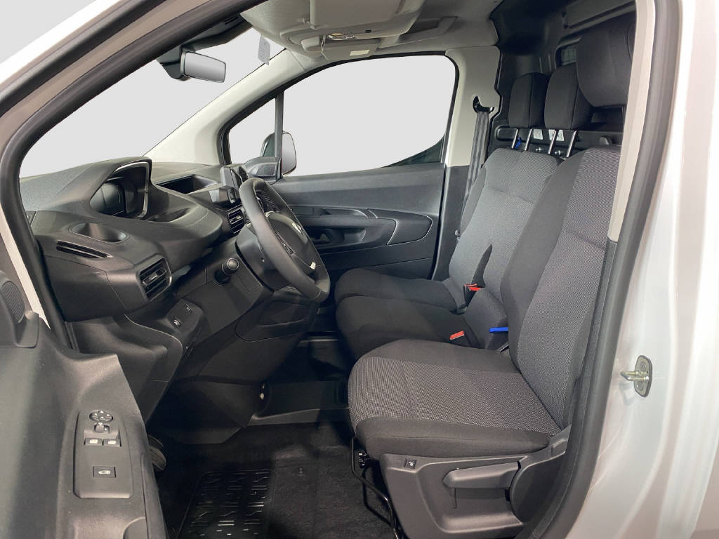 imho8269_2806308 vehicle image