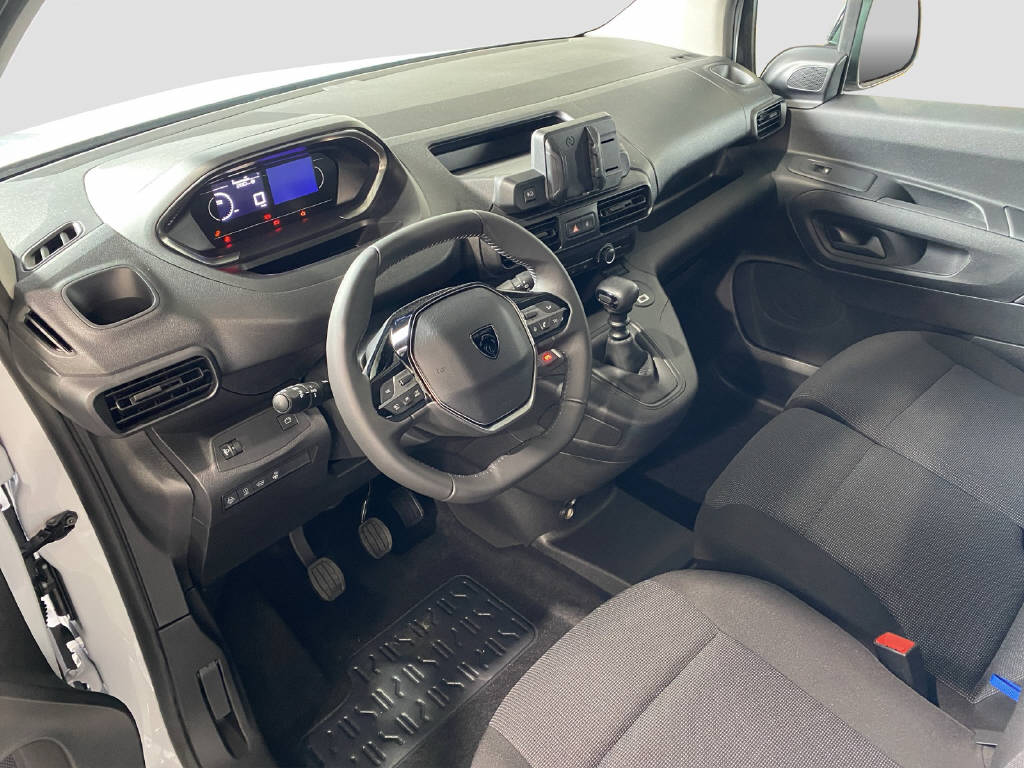 imho8269_2806308 vehicle image