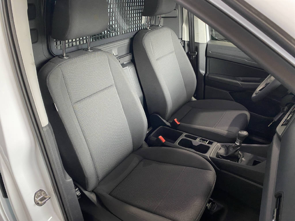 imho8269_2899569 vehicle image