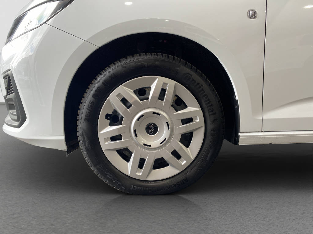 imho8269_2899569 vehicle image