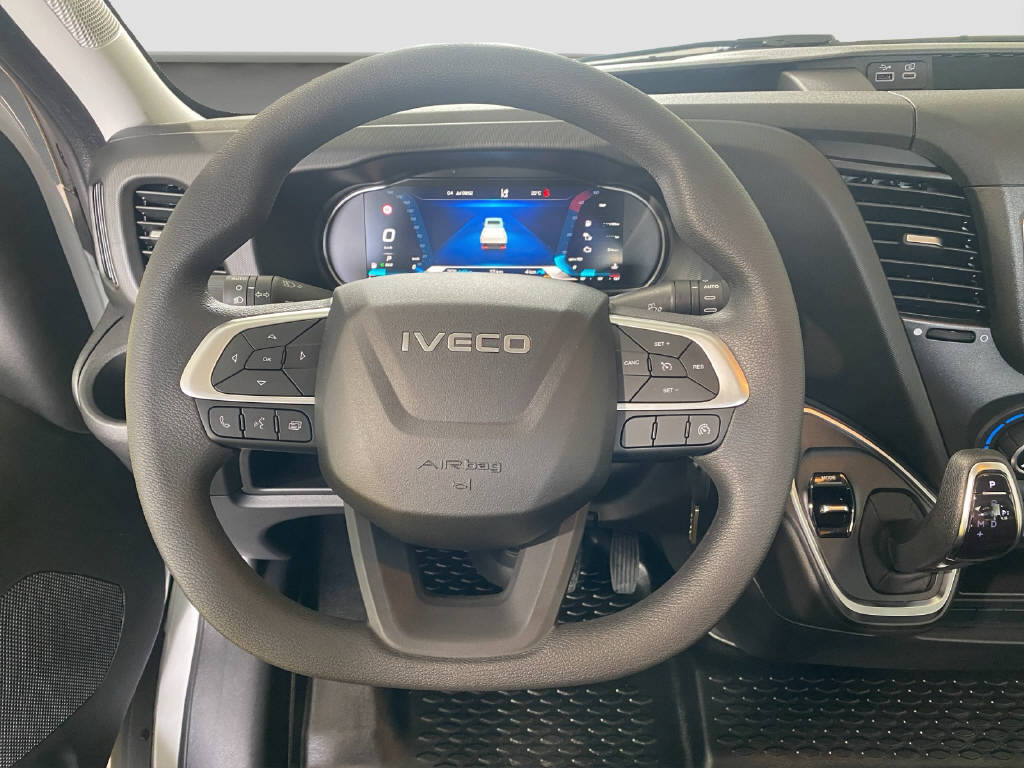 imho8269_2805751 vehicle image