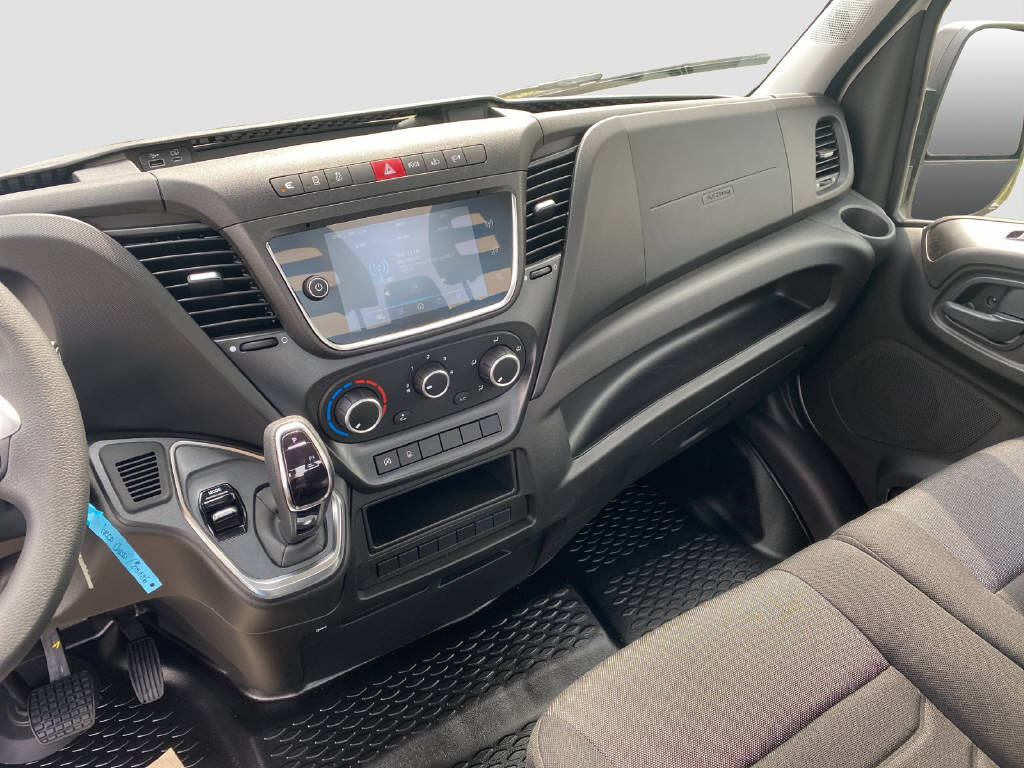 imho8269_2805751 vehicle image