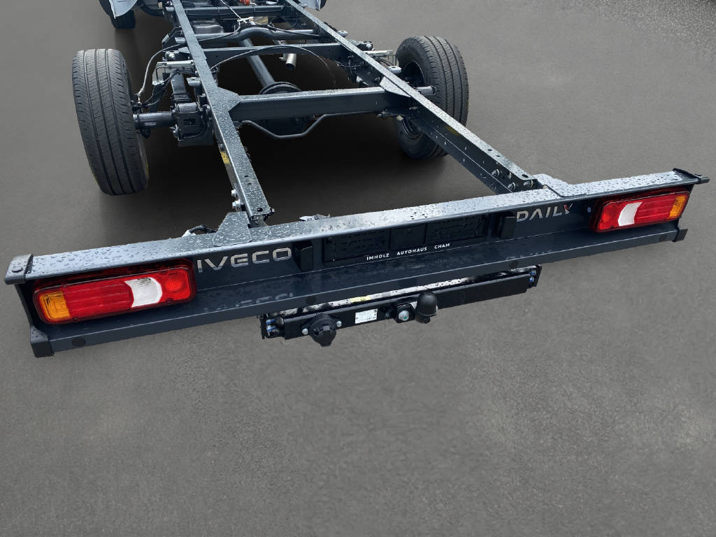 imho8269_2805751 vehicle image