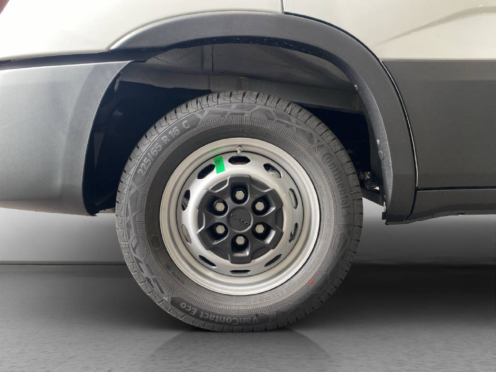 imho8269_2805751 vehicle image