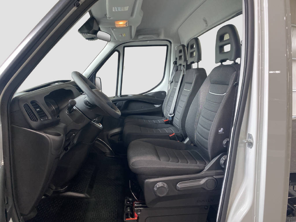 imho8269_2805751 vehicle image