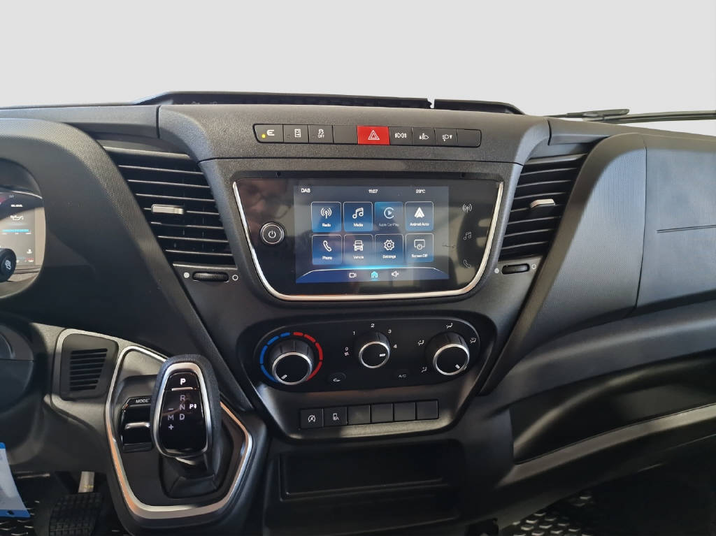 imho8269_2805752 vehicle image