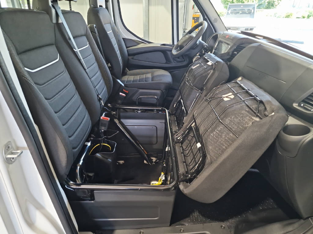 imho8269_2805752 vehicle image