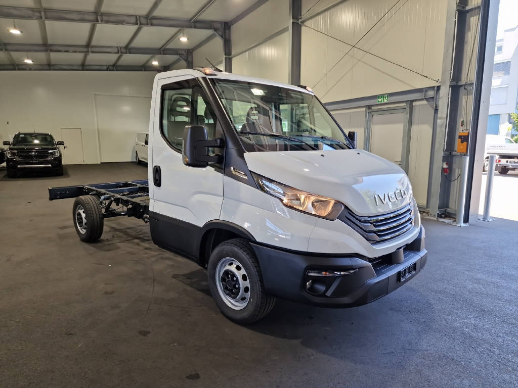 imho8269_2805752 vehicle image