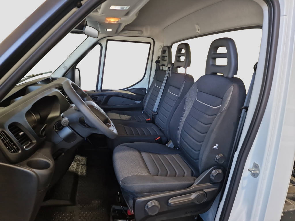 imho8269_2805752 vehicle image