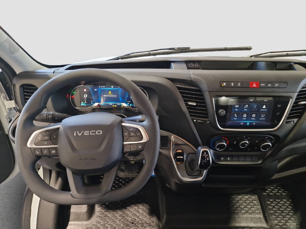 imho8269_2805752 vehicle image