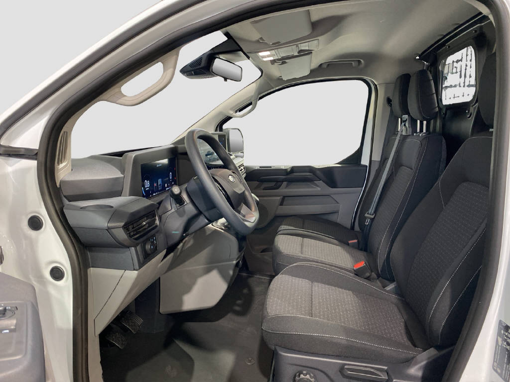 imho8269_2805754 vehicle image