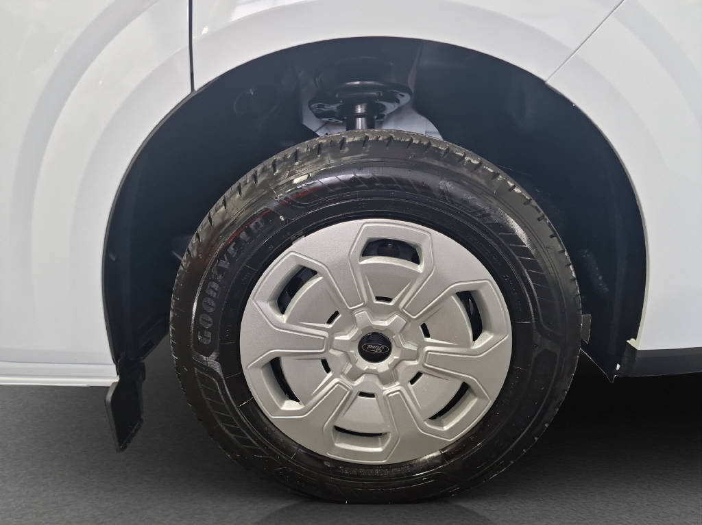 imho8269_2806315 vehicle image