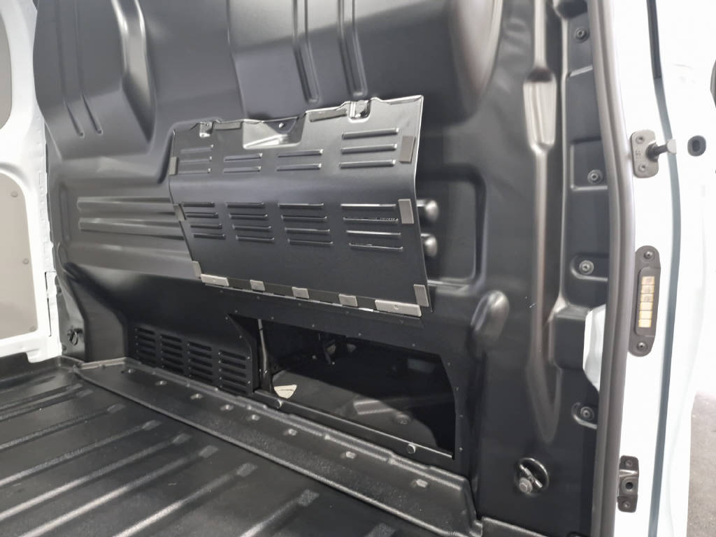 imho8269_2806315 vehicle image