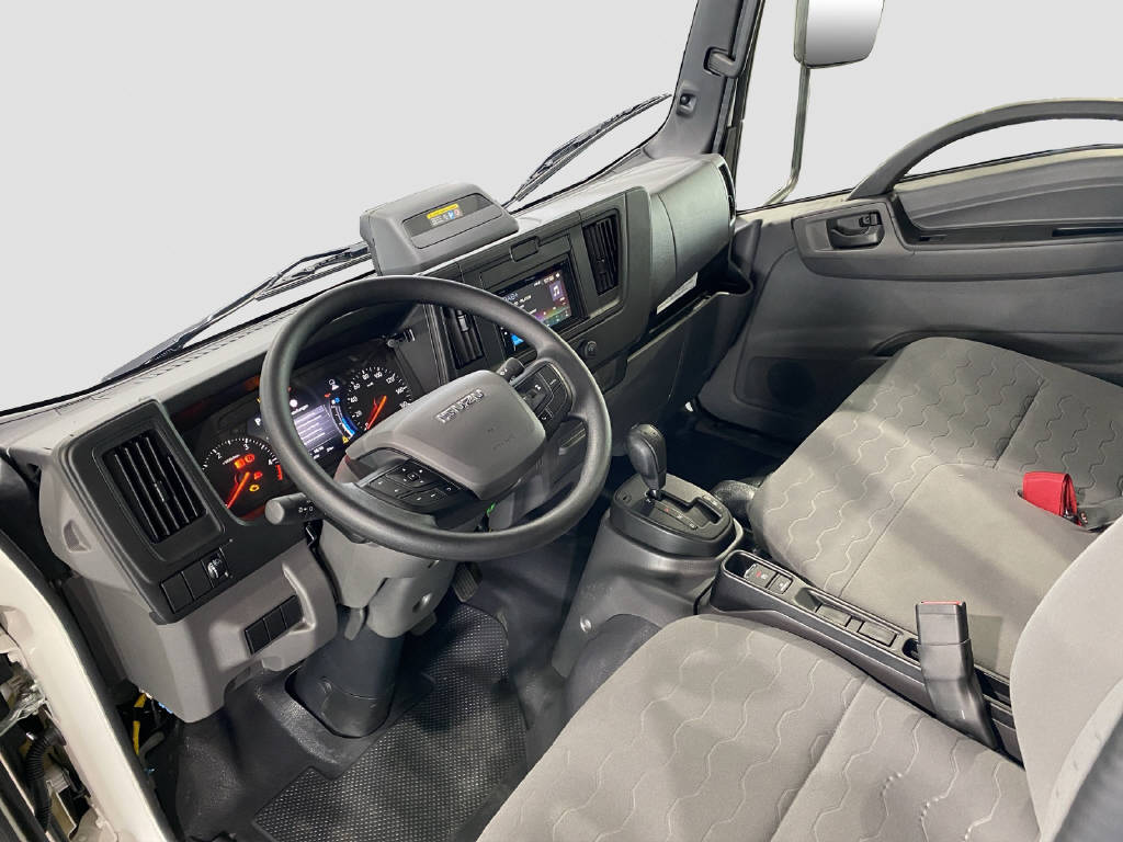 imho8269_2805758 vehicle image