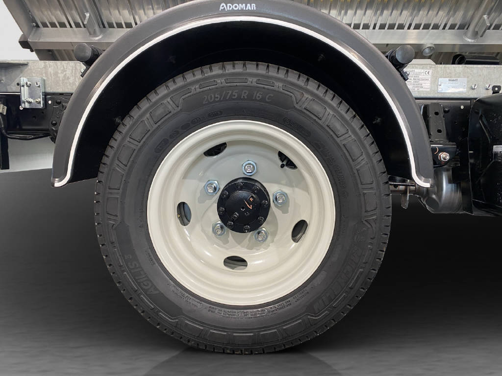 imho8269_2805758 vehicle image