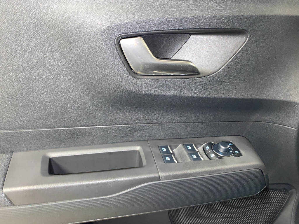 imho8269_2805759 vehicle image