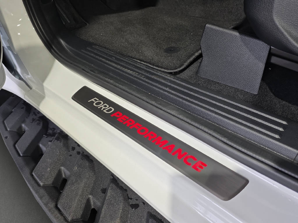 imho8269_2806320 vehicle image