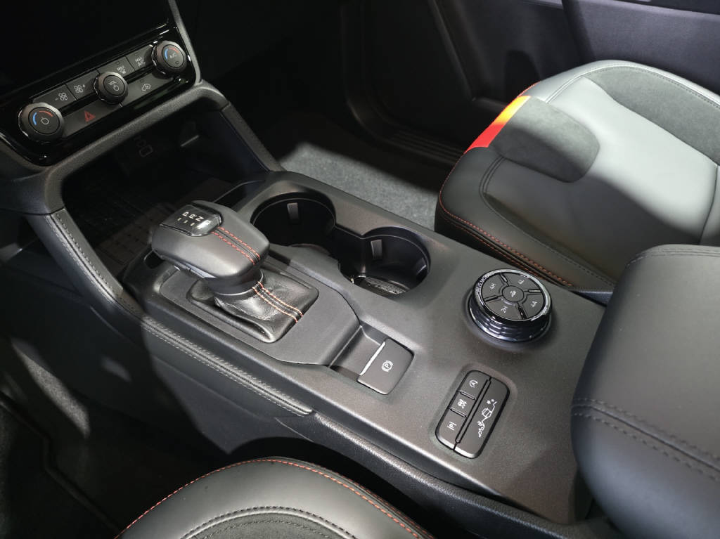 imho8269_2806320 vehicle image