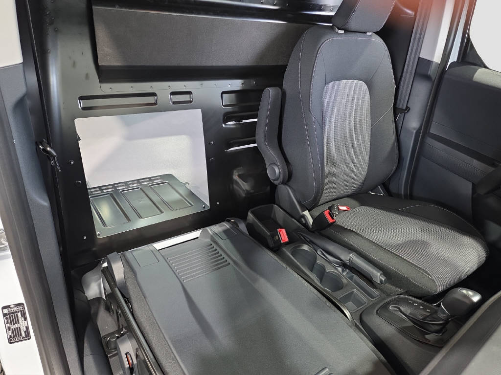 imho8269_2805761 vehicle image