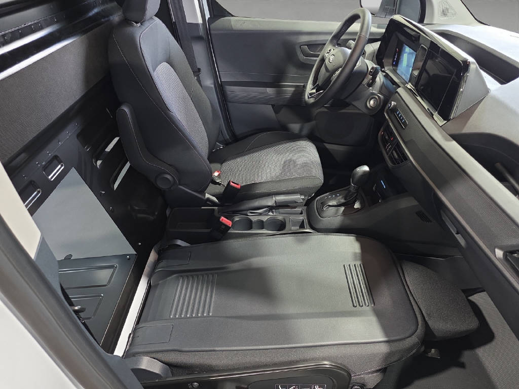 imho8269_2805761 vehicle image