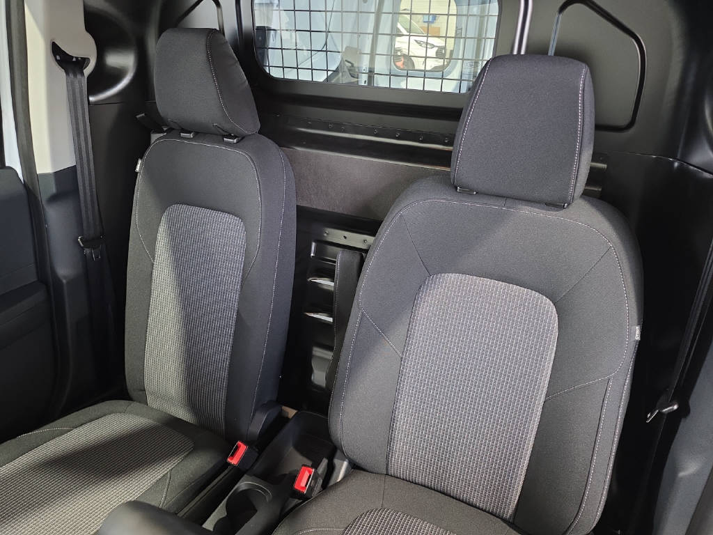 imho8269_2805761 vehicle image