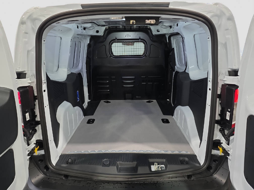 imho8269_2805761 vehicle image