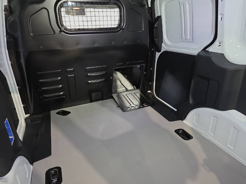 imho8269_2805761 vehicle image