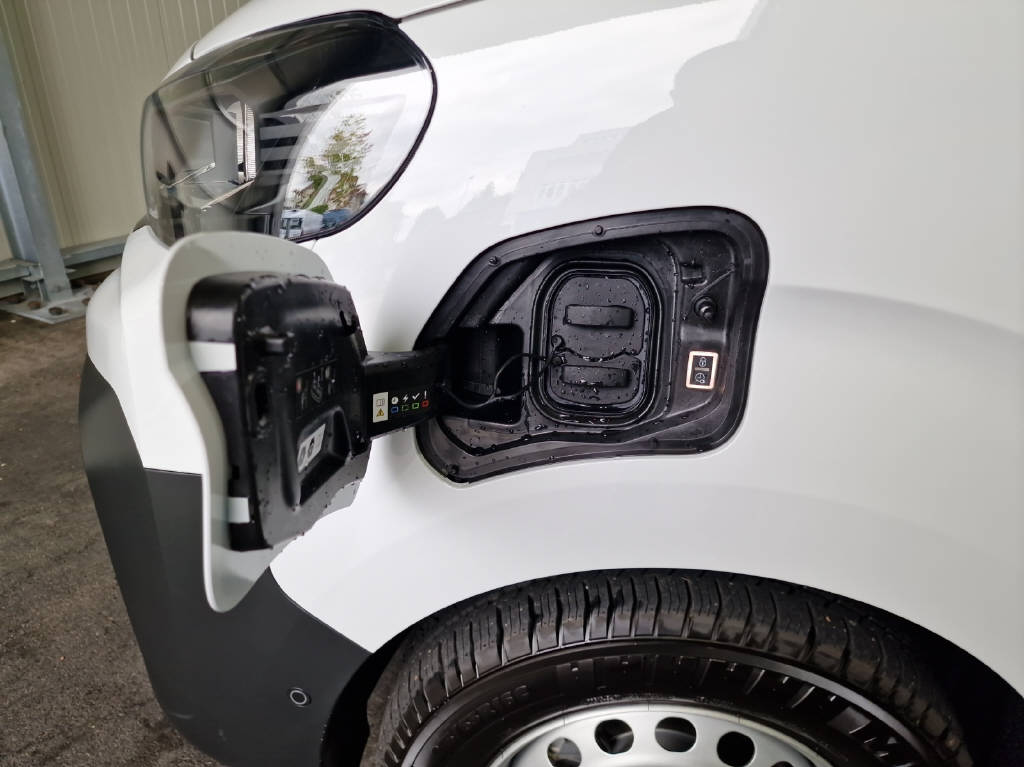 imho8269_2805762 vehicle image