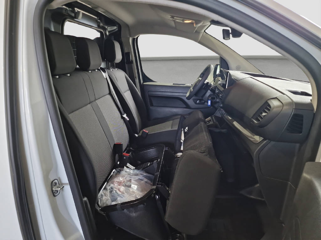 imho8269_2805762 vehicle image