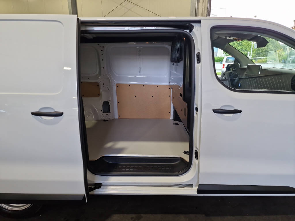 imho8269_2805762 vehicle image