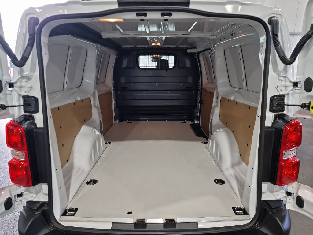 imho8269_2805762 vehicle image